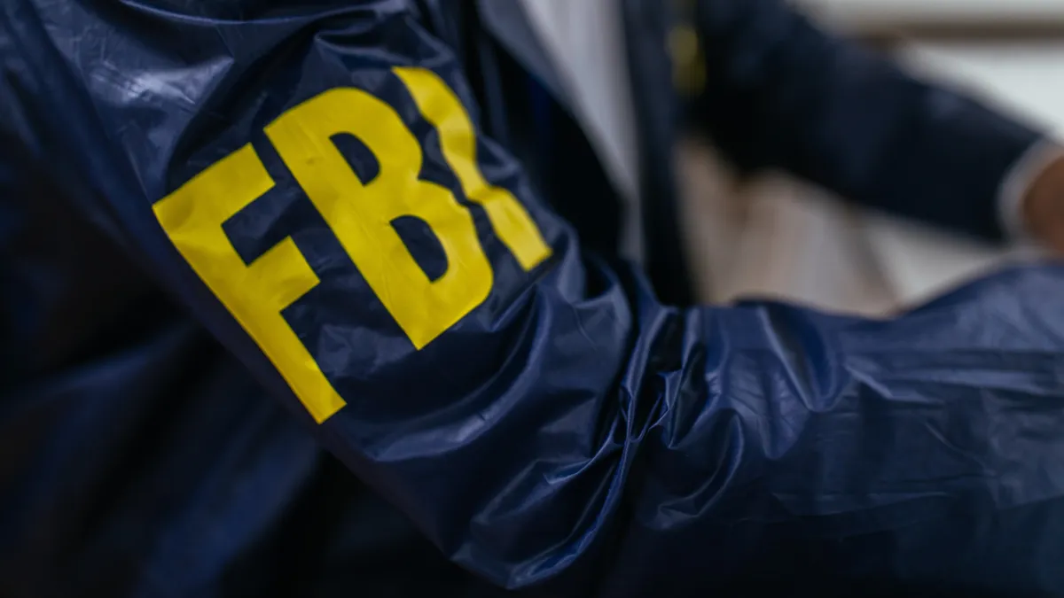 FBI 探员涉盗 100 万美元加密币，竟问 ChatGPT：怎么花掉、是否跑路
