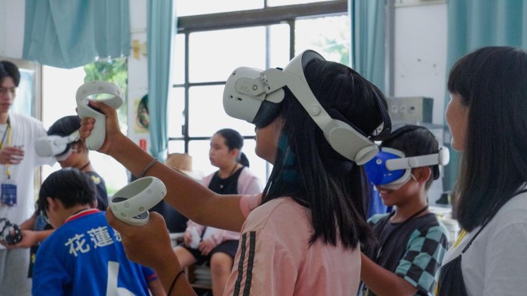 走入偏乡教 AI、VR、Web3!台湾区块链大学联盟:科技是每个孩子的权利 走入偏乡教 AI、VR、Web3!台湾区块链大学联盟:科技是每个孩子的权利